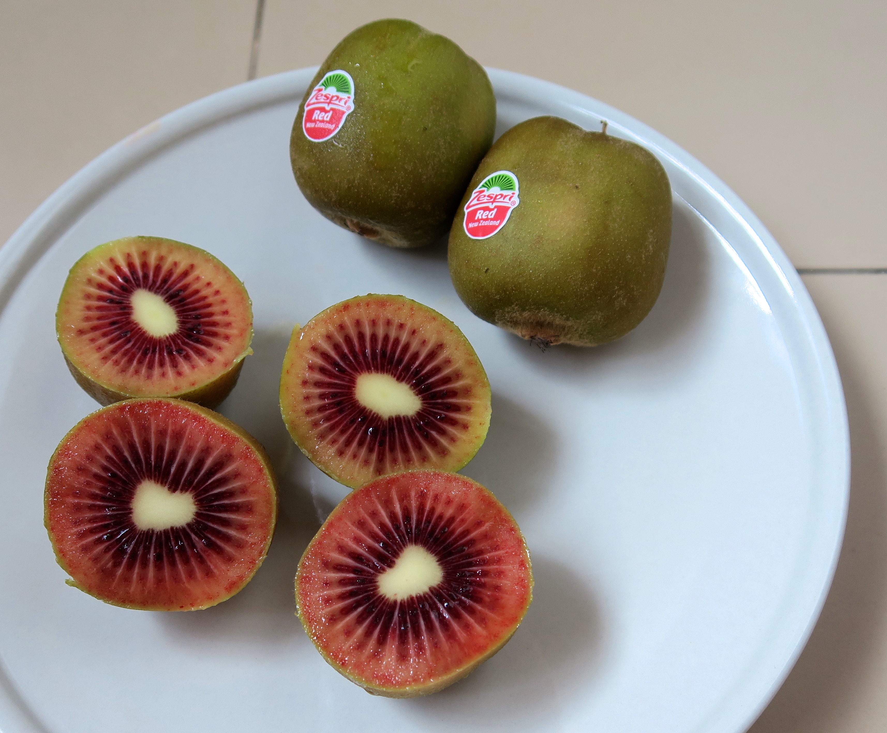 Red kiwi fruits – you can eat kiwi fruit skin! – Ten Thousand Taste Buds